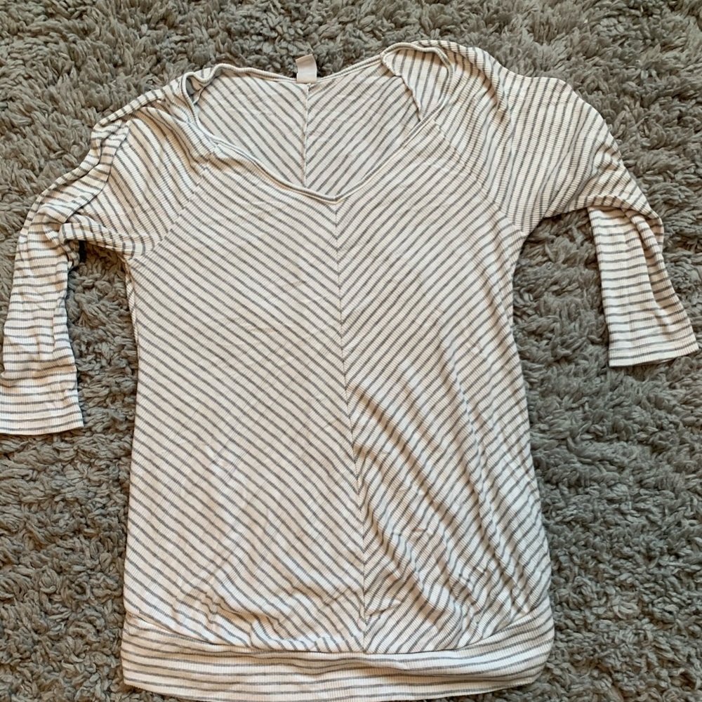 5/25 💜 Maternity top